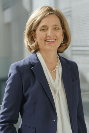 Headshot of Dean Kelly Gebo